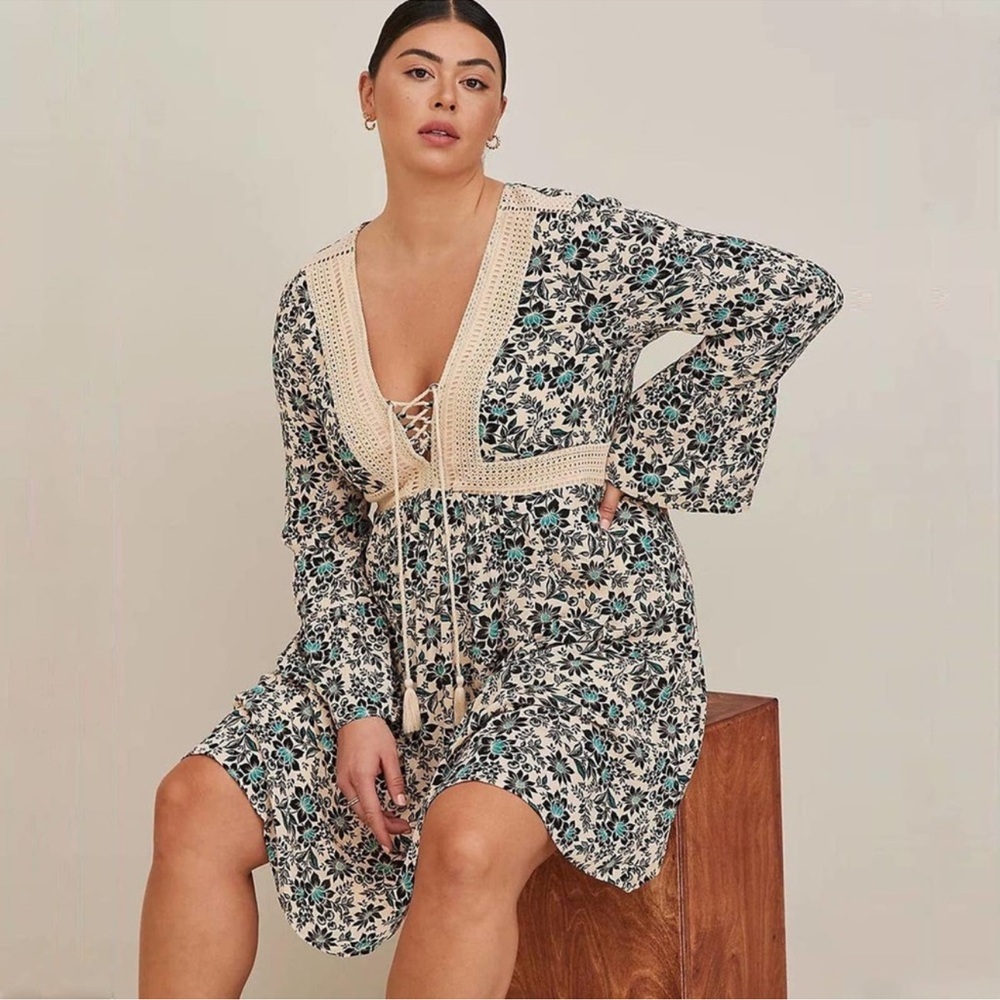 Torrid - ACAS GRY FLRL GZ LS
LACEUP SKTR 0 MULTI
FLORAL